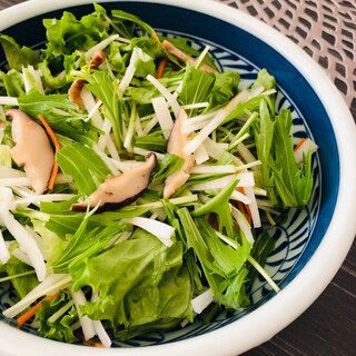干し椎茸がアクセント☆大根と水菜のグリーンサラダ